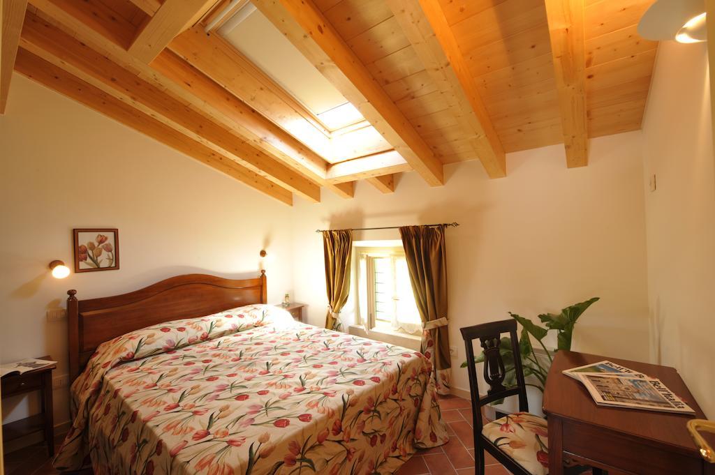 Le Camere Di Virgilio Monzambano Bilik gambar